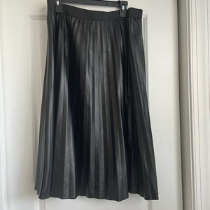 New York & Company Pleated Black faux Leather Midi Skirt Sz XL